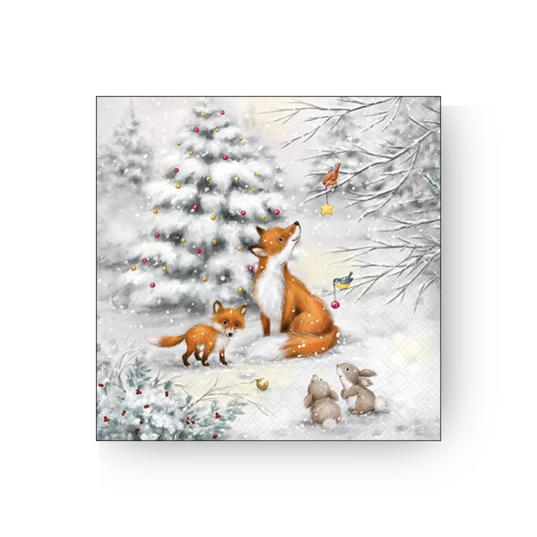 Ambiente Papierservietten Fox in Forest mit zwei Füchsen, Hasen, Vögeln und verschneitem Weihnachtsbaum im winterlichen Waldmotiv.