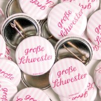 Button - große Schwester