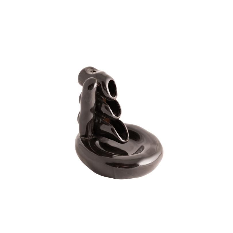 Schwarzer Backflow Räucherhalter aus glasierter Keramik mit Wasserfall-Effekt für Rückfluss-Räucherkegel, ca. 10 x 11 x 10 cm.