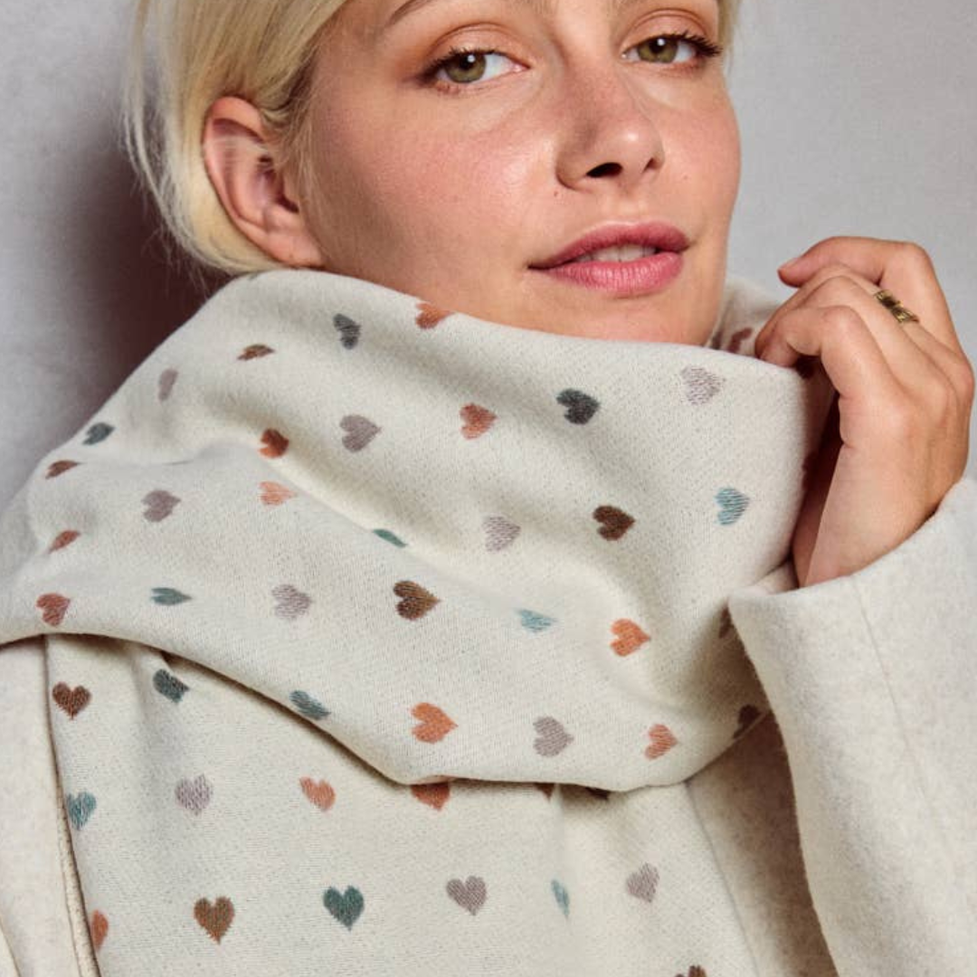 Wollschal mit Herzmuster • wendbar