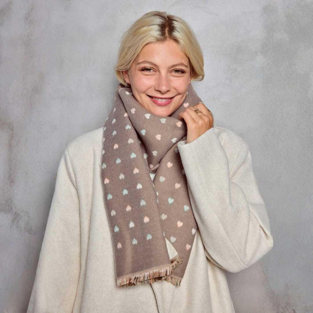 Wollschal mit Herzmuster • wendbar