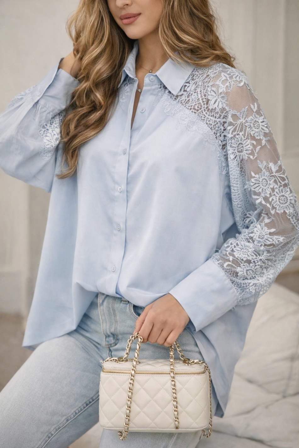 Satinbluse mit Spitze