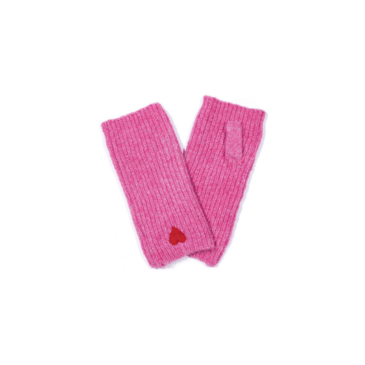 Flauschige Damen-Handstulpen in Pink mit rotem gesticktem Herz am Handgelenk und separater Daumenöffnung.