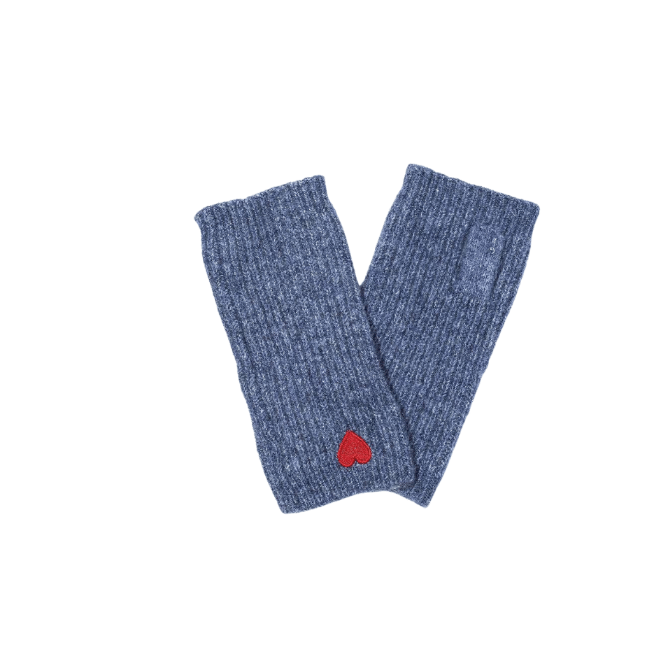 Blaue Damen Handstulpen mit Daumenöffnung und kleinem roten bestickten Herz, weich und flauschig, ca. 19 x 9 cm.