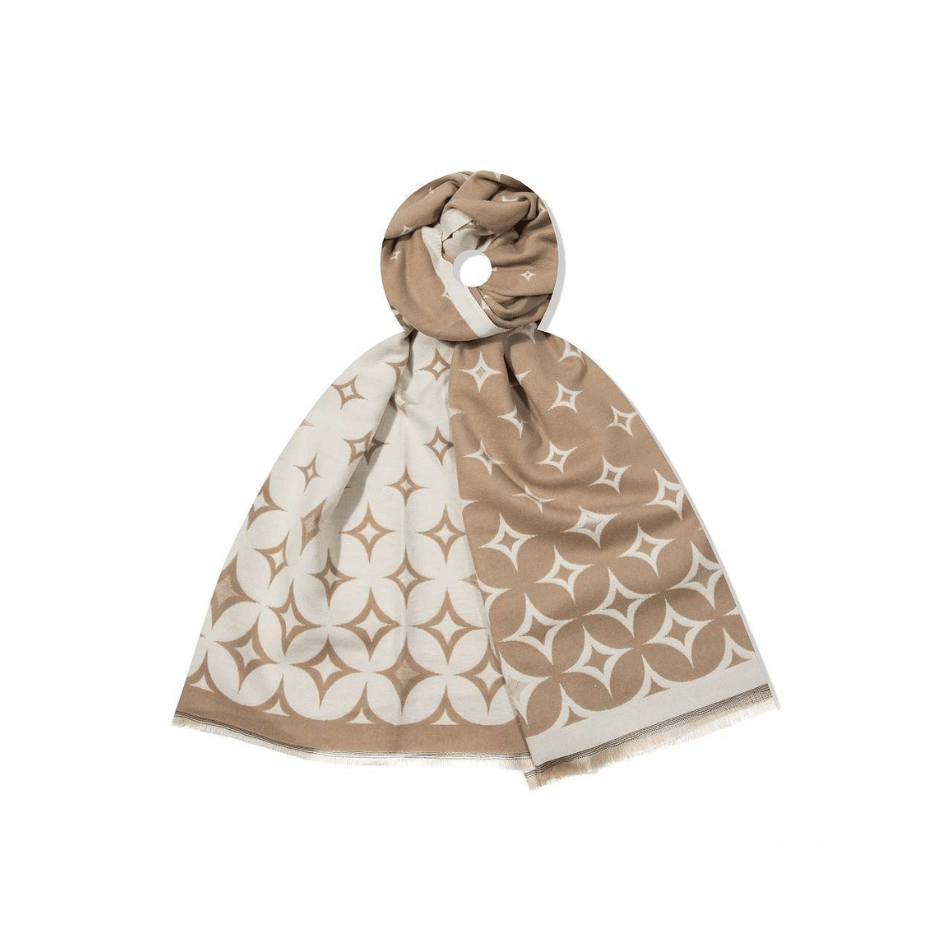 Wendbarer Damen Schal Emma in Beige und Creme mit grafischem Muster und feinem Fransensaum, ca. 180 x 65 cm, auch als Stola tragbar.