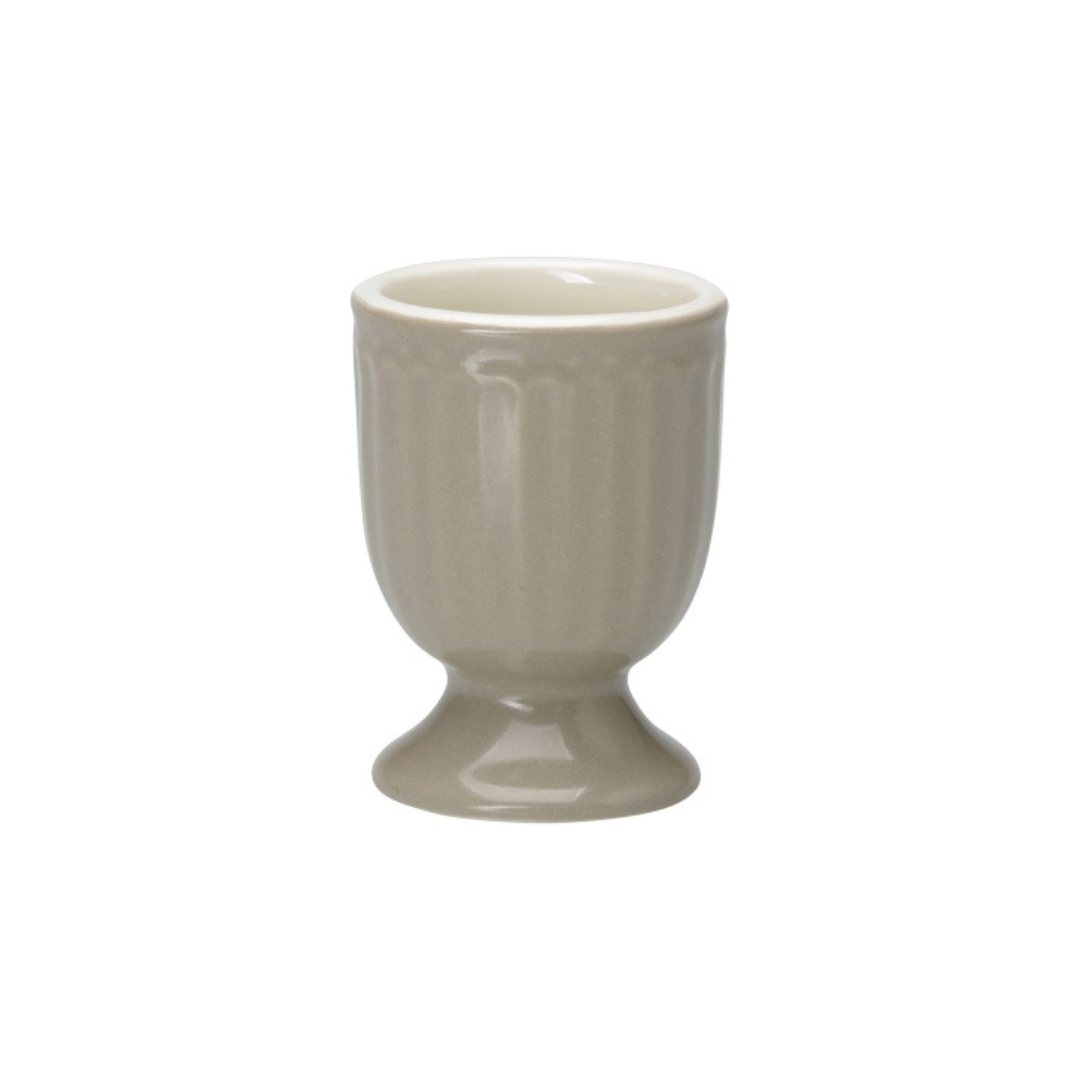 GreenGate Eierbecher Alice Warm Grey aus gerilltem Steingut-Porzellan in warmem, zeitlosem Grau.