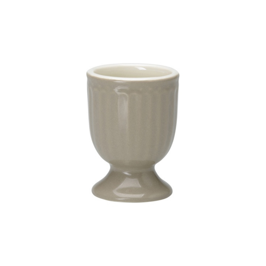 GreenGate Eierbecher Alice Warm Grey aus gerilltem Steingut-Porzellan in warmem, zeitlosem Grau.