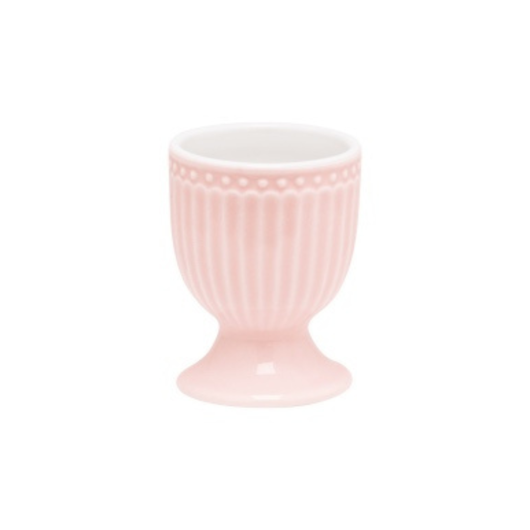 GreenGate Eierbecher Alice Pale Pink aus gerilltem Steingut-Porzellan in zartem Hellrosa.