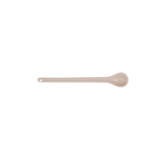 GreenGate Löffel Alice Creamy Fudge aus einfarbigem Steingut in warmem Beige-Karamellton.