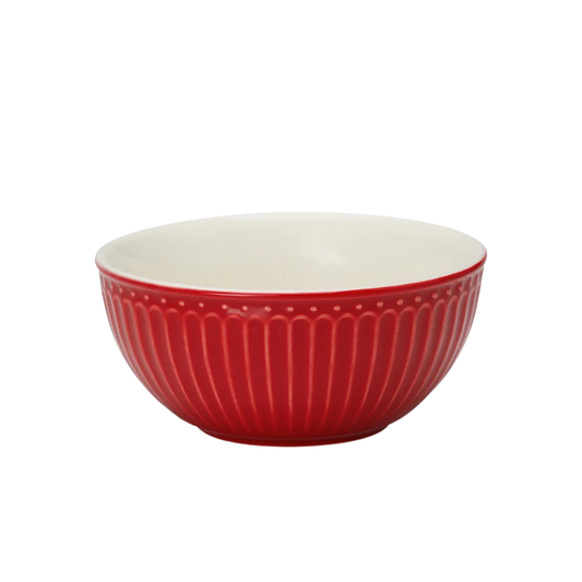 GreenGate Schüssel Alice Red aus rotem Steingut-Porzellan, 14 cm Cereal Bowl mit charakteristischem Alice Relief für Müsli, Suppe und Snacks.