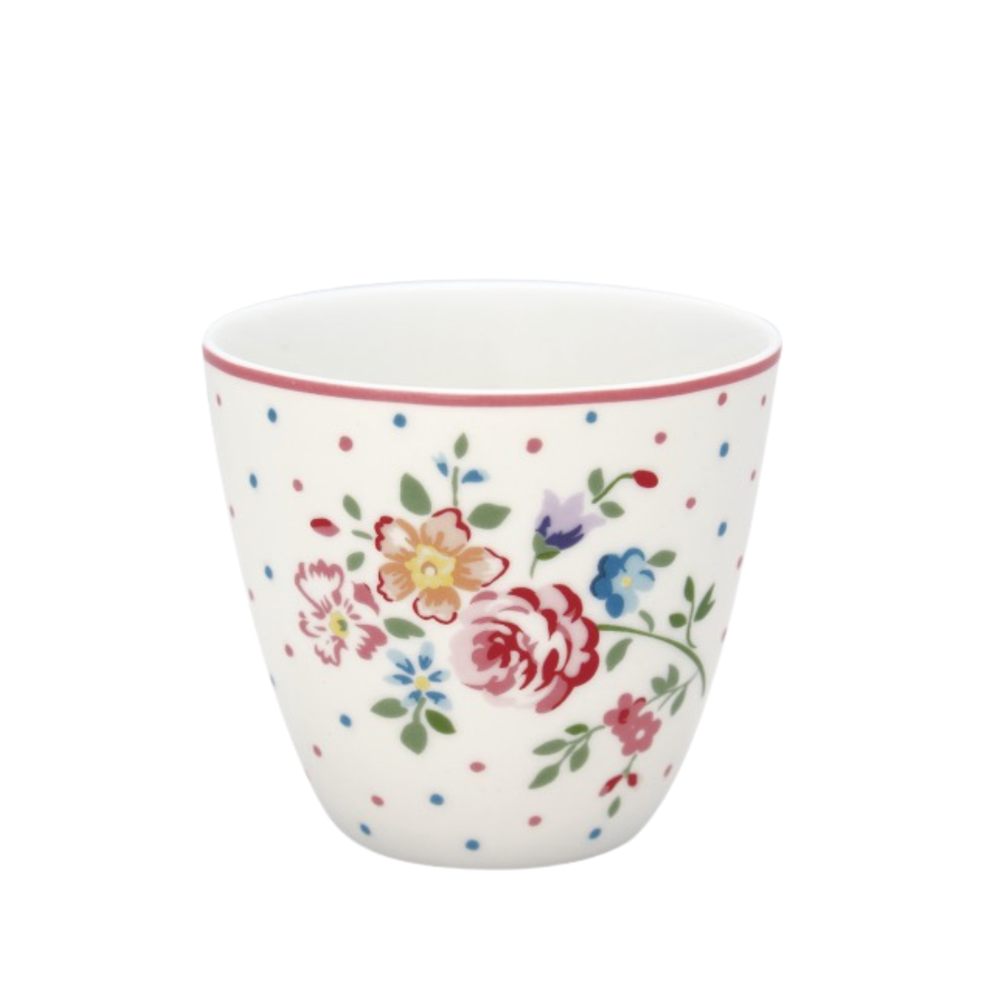 GreenGate Latte Cup Belle White aus der Frühjahr-/Sommerkollektion 2021, floraler Steingut Becher ohne Henkel, 0,3 L