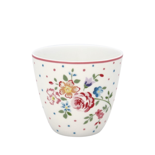 GreenGate Latte Cup Belle White aus der Frühjahr-/Sommerkollektion 2021, floraler Steingut Becher ohne Henkel, 0,3 L