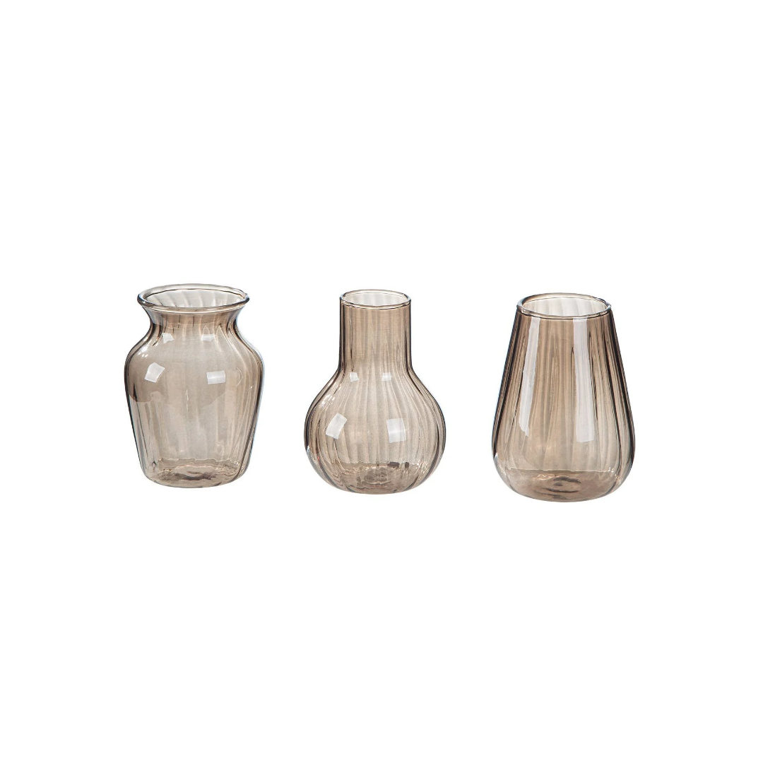 Drei kleine Glasvasen Alba in transparenter Braun-Nuance in den Formen Urne, Rund und Oval, aus zartem Glas für Blumen und Dekoration.