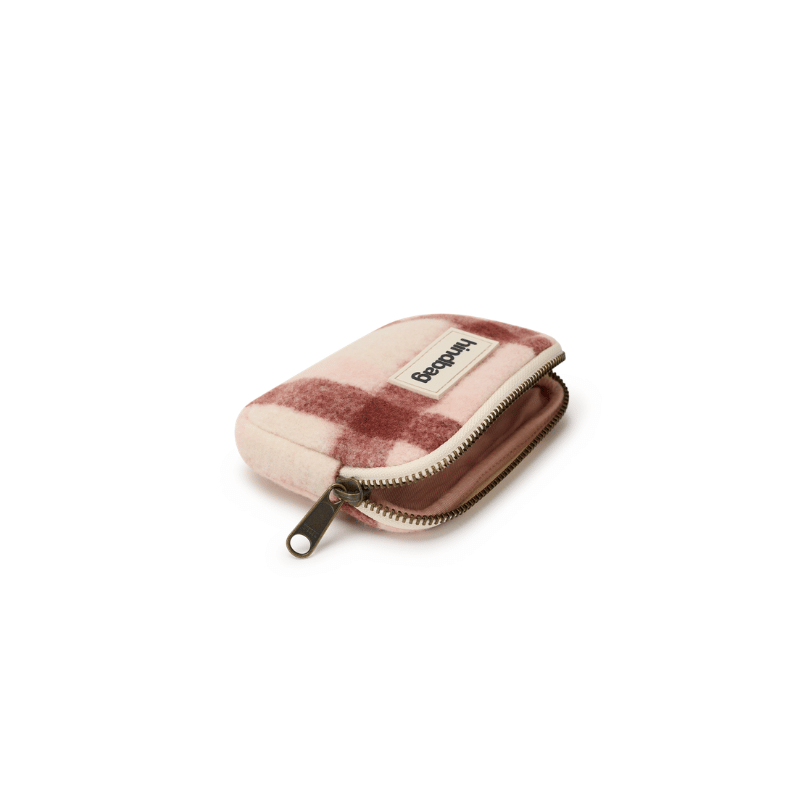 HINDBAG Lili Geldbörse Rosa Tartan mit großem Karomuster in Rosa, Creme und Braun sowie Reißverschluss, ca. 13 x 9 cm.