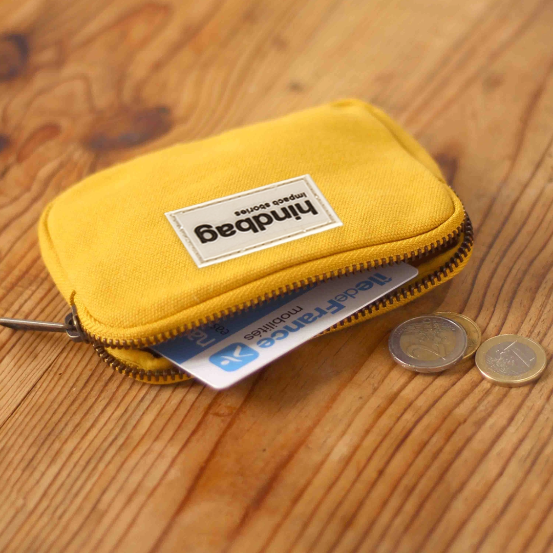 HINDBAG Lili Geldbörse in warmem Safrangelb aus dickem Baumwollstoff mit Reißverschluss, ca. 13 x 9 cm mit Ged und Karten innen