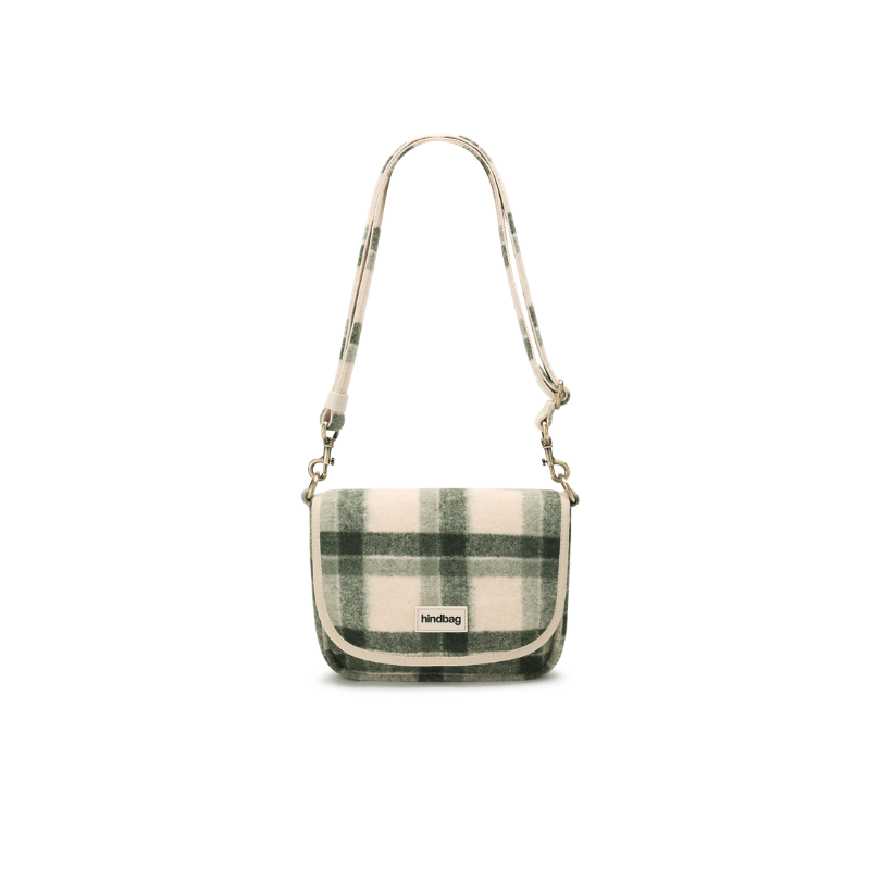 HINDBAG Margault Tartan Grün – gesteppte Umhängetasche in Grün und Creme mit großem Karomuster, verstellbarem Schulterriemen und Reißverschlussfach.