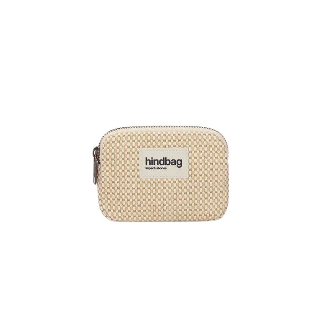 HINDBAG Lili Geldbörse in Creme und Beige mit geflochtener Reliefstruktur aus GOTS-zertifizierter Baumwolle und Reißverschluss, ca. 13 x 9 cm.