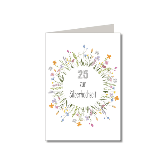 Doppelkarte zur Silberhochzeit mit floralem Kranz, Zahl 25 und Naturpapier-Umschlag von Keitcards