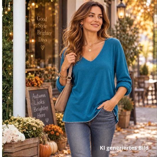 Petrolblaues Damen-Langarmshirt aus Angora, Wolle und Viskose mit V-Ausschnitt und leicht schimmernden Lurex-Details an Ausschnitt und Saum.im Herbstlook.