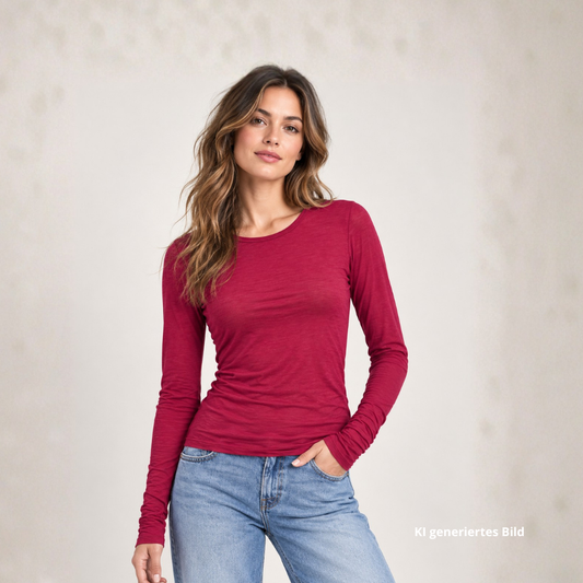 Weinrotes Damen-Langarmshirt von Sarah + Sally aus Modal und Kaschmir, besonders dünn und weich als Unterziehshirt für Layering-Looks.