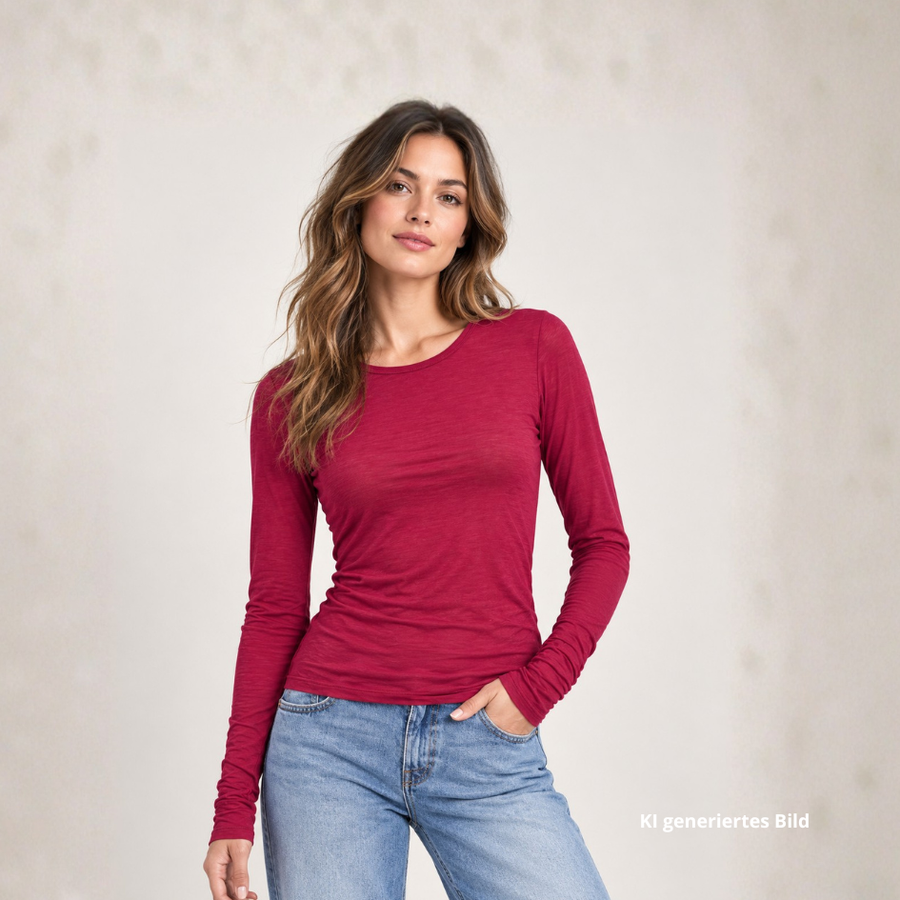 Weinrotes Damen-Langarmshirt von Sarah + Sally aus Modal und Kaschmir, besonders dünn und weich als Unterziehshirt für Layering-Looks.