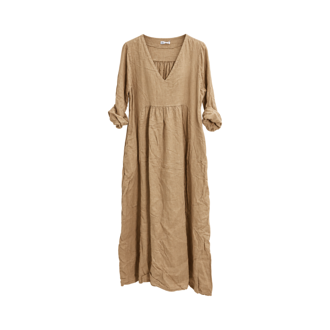 Langes beiges Damen-Leinenkleid aus 100 % Leinen mit V-Ausschnitt, langen Ärmeln und Seitentaschen, locker oder mit Gürtel tragbar.