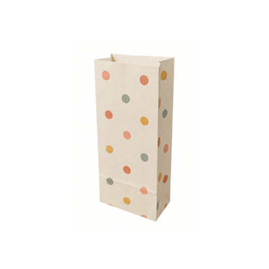 Maileg Geschenktüte aus hellem Papier mit bunten Punkten in Orange, Gelb und Grün, ca. 24 x 10 x 5,5 cm.