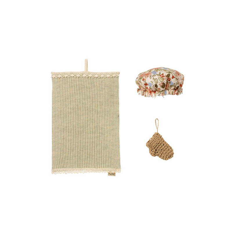 3-teiliges Maileg Wellness-Set für Maus, Bunny Größe 1 und 2 sowie Teddies mit kleinem Handtuch, Badehaube und Waschhandschuh.