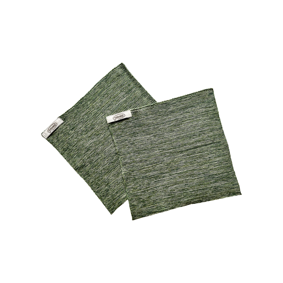 2er-Set gestrickte Solwang Design Wischtücher in melierten Grüntönen aus OEKO-TEX®-zertifizierter Baumwolle, verpackt in Papiertüte.