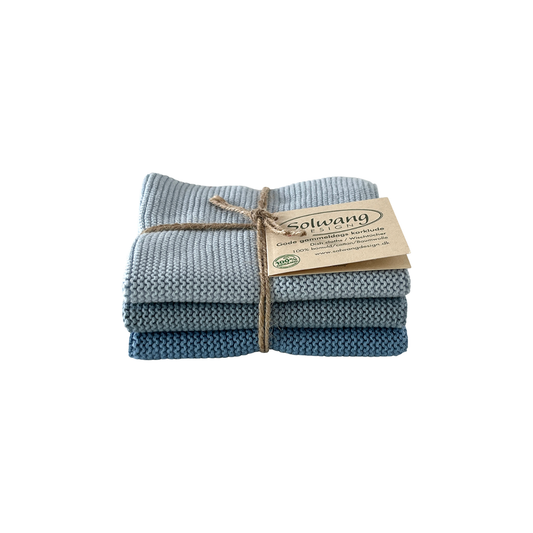 3er-Set gestrickte Wischtücher in abgestuften Eisblau-Tönen aus 100 % BIO Baumwolle, mit Schnur und Etikett gebunden.