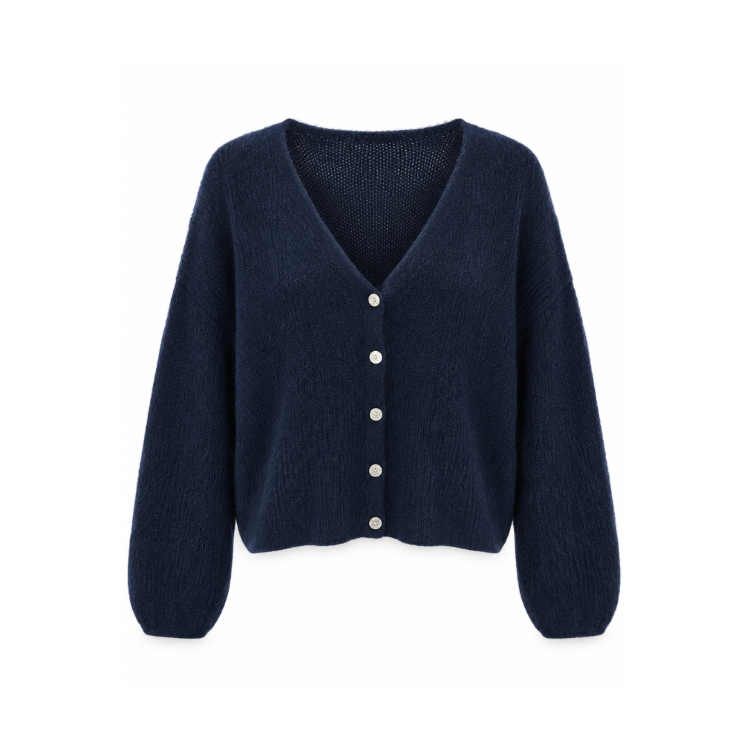 Dunkelblaue Damen-Strickjacke mit Mohair, V-Ausschnitt, langen Ärmeln und zarten perlmuttfarbenen Knöpfen. Detailansicht