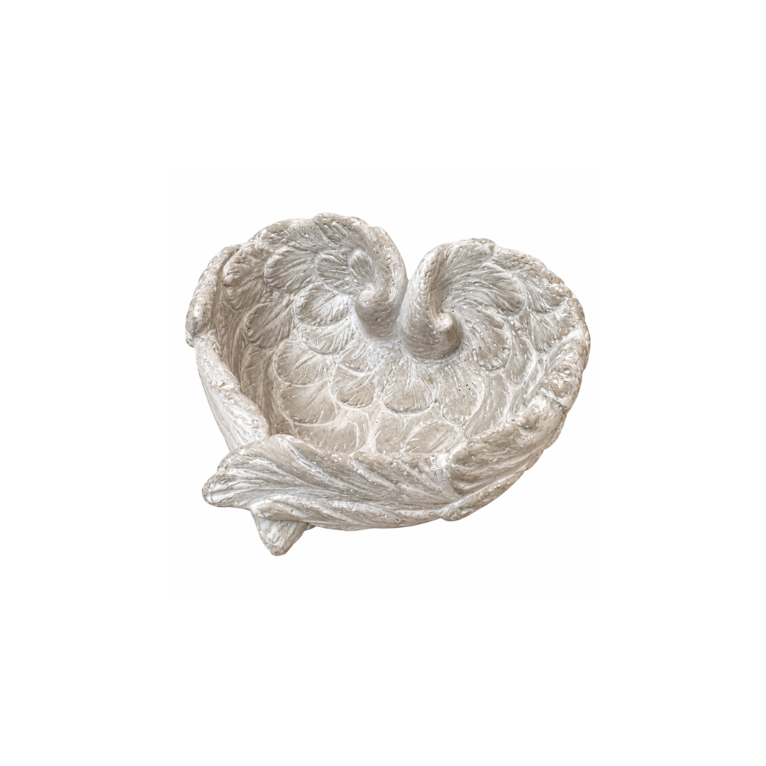 Betonschale in Form detailreicher Engelsflügel in heller Steinoptik, ca. 15 x 14 x 8 cm, für Teelicht, Grablicht oder Dekoration.