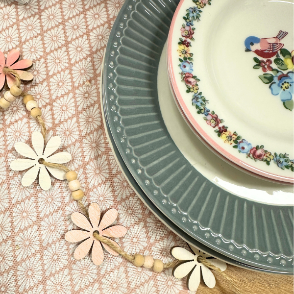 Holz Girlande mit Blumen rosa-weiss Tischdeko