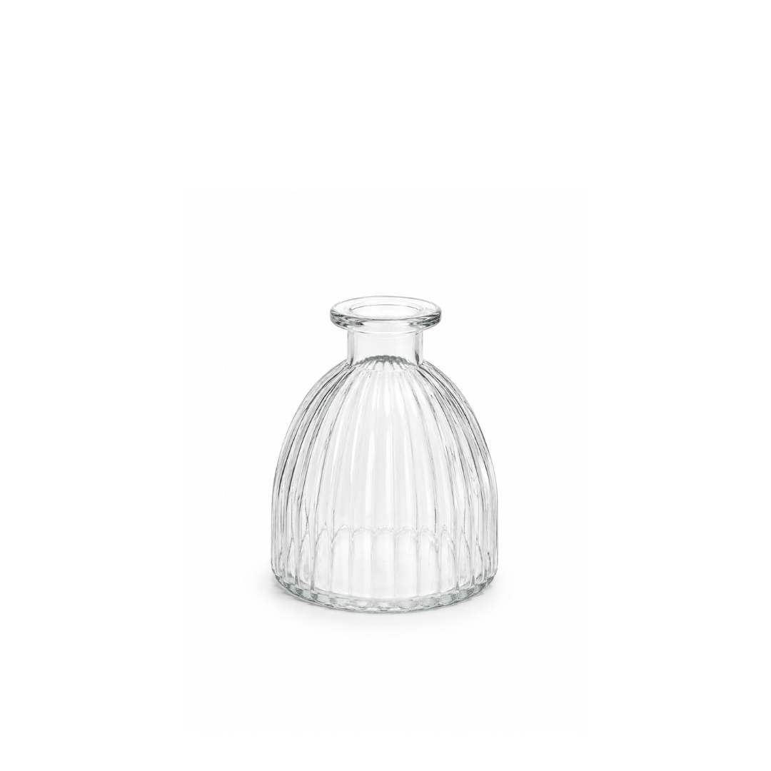Kleine klare Glasvase ca. 10 cm hoch mit bauchiger Form, schmaler Öffnung und dekorativer vertikaler Rillenstruktur.