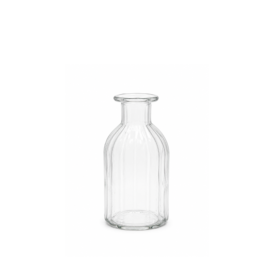 Klare Glasvase mit feiner Rillenstruktur und schmaler Flaschenform, Ø 7,3 x 19 cm, im zeitlosen Vintage-Stil.