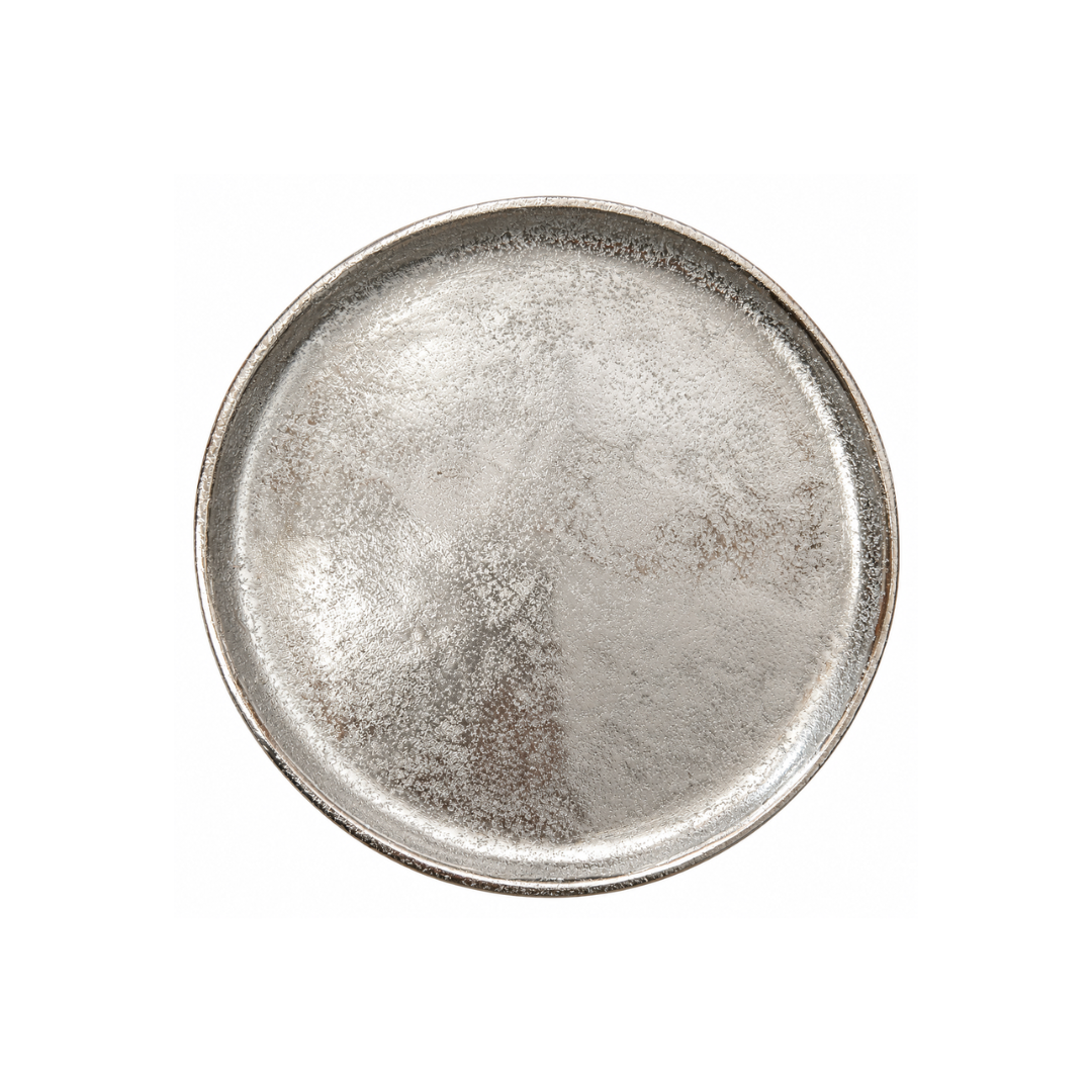 Rundes silberfarbenes Metalltablett mit leicht erhöhtem Rand, ca. 29 cm Durchmesser und 2,5 cm Höhe.
