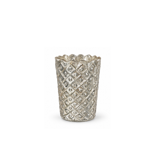 Gemusterter Teelichthalter aus Glas in Antik Silber mit Rautenstruktur und ornamentalen Details, ca. 6 x 8 cm.