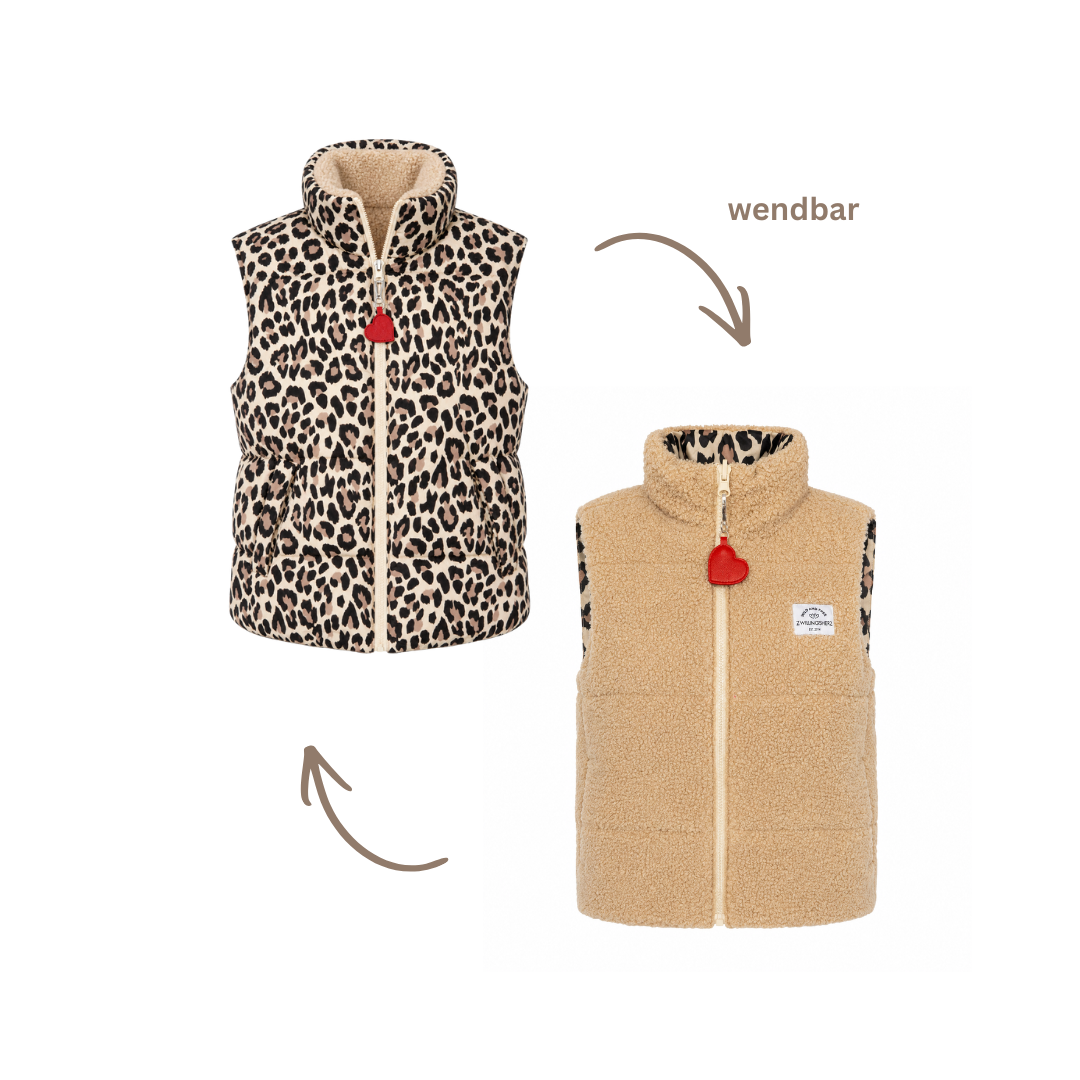 Zwillingsherz Wendeweste Leo Teddy für Damen mit beigefarbener Teddyfleece-Seite und wendbarer Seite mit Leo-Print beide Seiten.