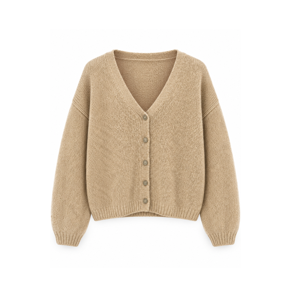 Beige Damen-Strickjacke mit Mohair, V-Ausschnitt, langen Ärmeln und zarten perlmuttfarbenen Knöpfen.